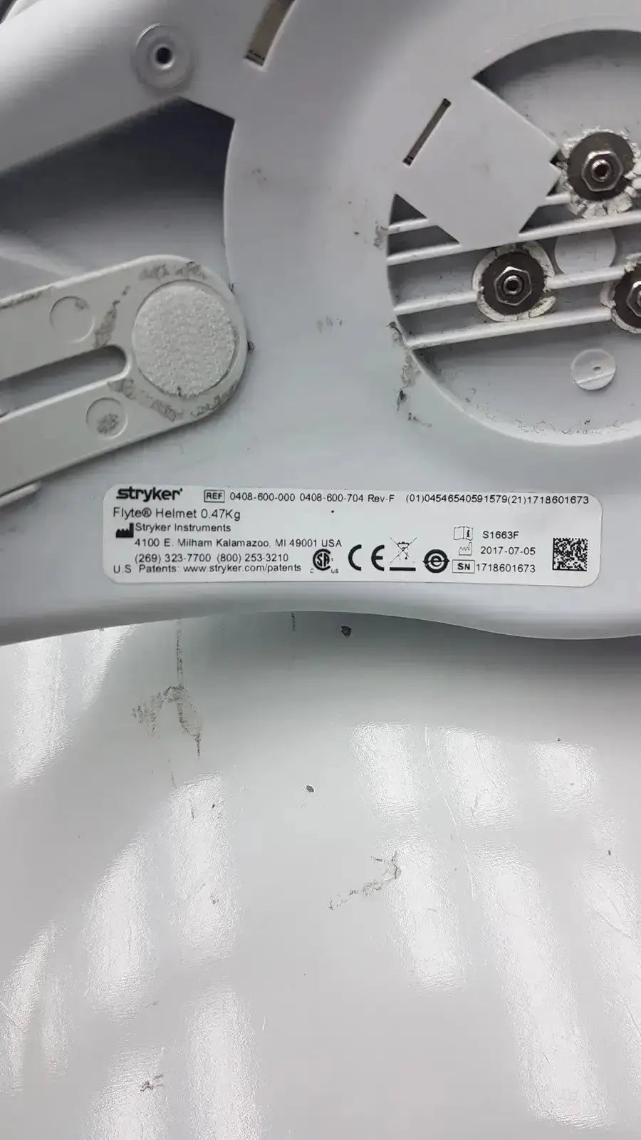White plastic stryker flyte helmet ref 0408-600-000 with metallic screws and ventilation slots weighing 0.47kg