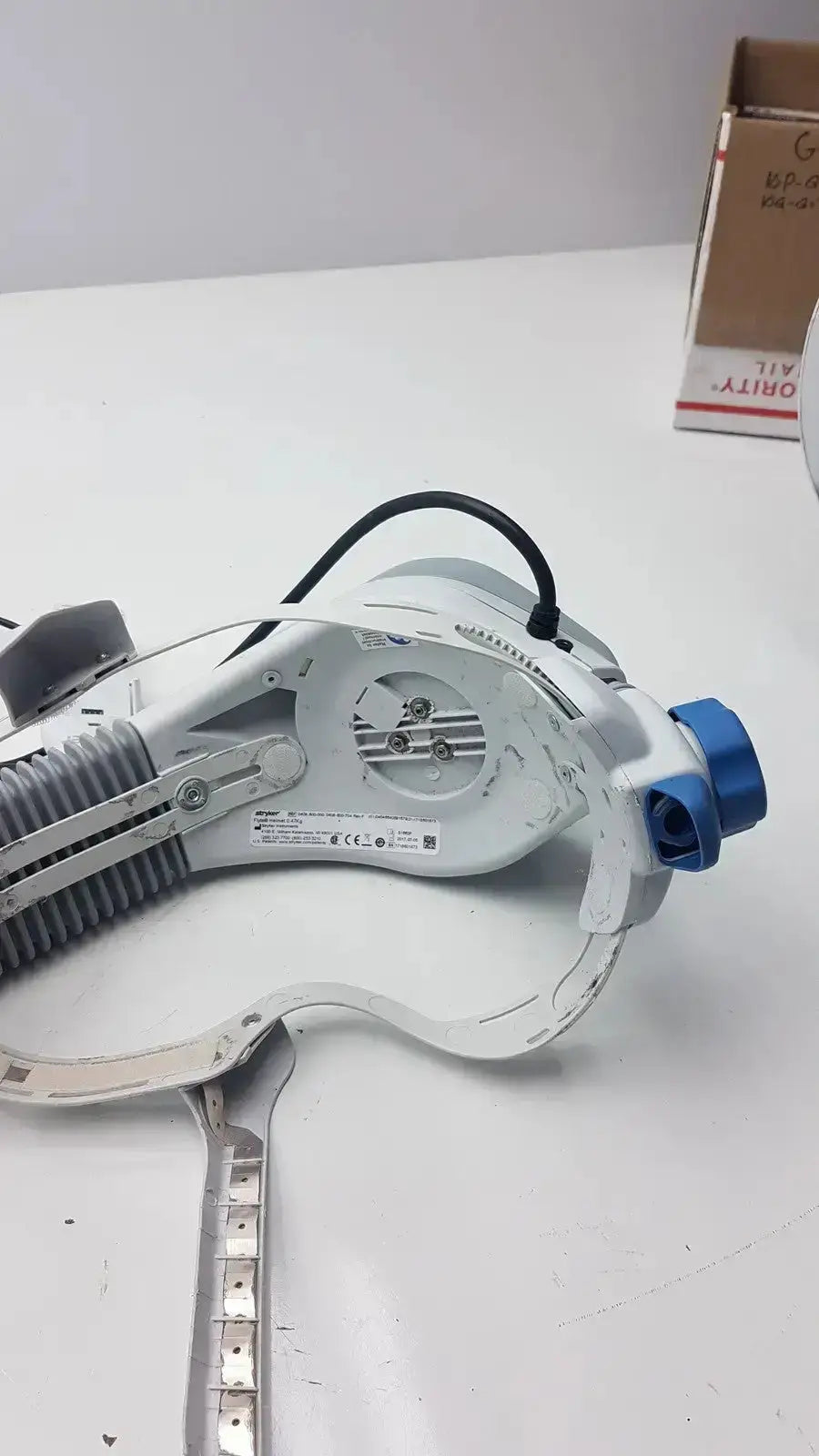White and blue adjustable desk lamp with flexible gooseneck arm in stryker flyte helmet ref 0408-600-000 product image