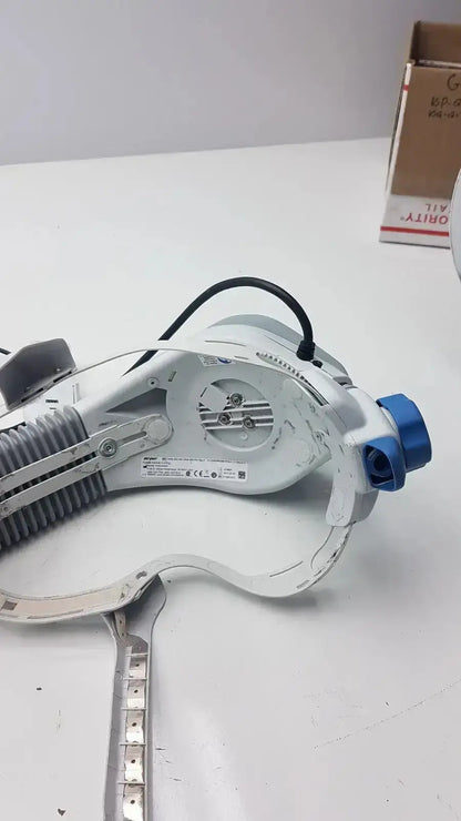 White and blue adjustable desk lamp with flexible gooseneck arm in stryker flyte helmet ref 0408-600-000 product image