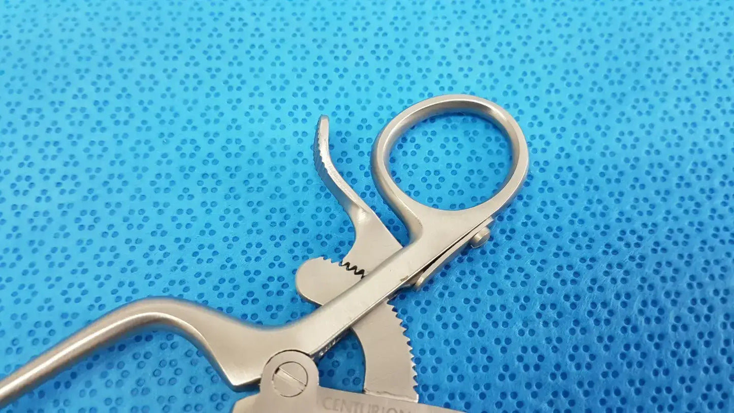 Surgical Rib Retractor with Ratchet Mechanism – Centurion Pakistan Stainless