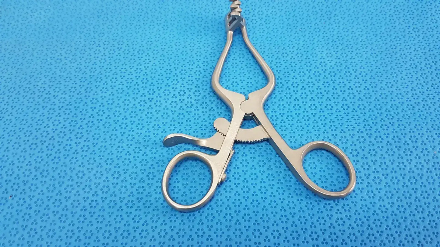 Surgical Rib Retractor with Ratchet Mechanism – Centurion Pakistan Stainless