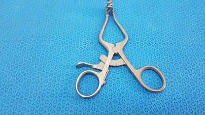 Surgical Rib Retractor with Ratchet Mechanism – Centurion Pakistan Stainless
