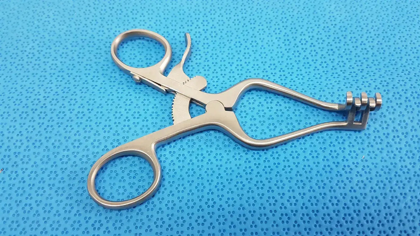 Surgical Rib Retractor with Ratchet Mechanism – Centurion Pakistan Stainless