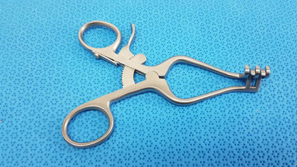 Surgical Rib Retractor with Ratchet Mechanism – Centurion Pakistan Stainless