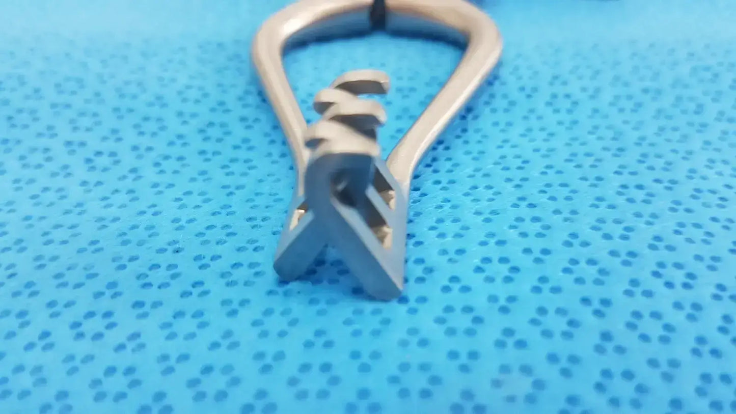 Surgical Rib Retractor with Ratchet Mechanism – Centurion Pakistan Stainless
