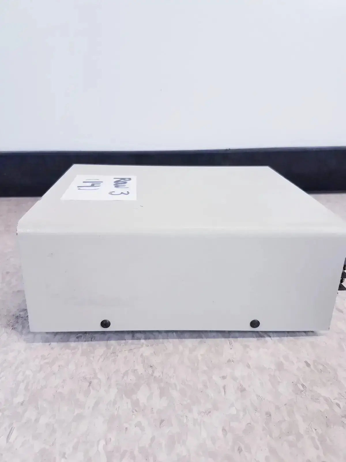 A white rectangular systec ch-1448 digital tabletop dual zone temperature controller with label row 3 h on top