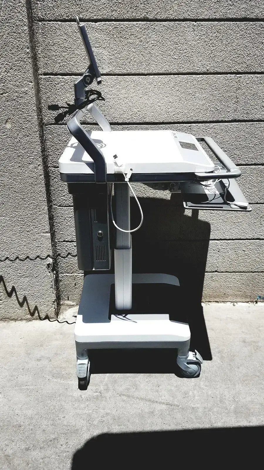 T7 Powered Technology Cart Mobile Medical Workstation with Power Supply