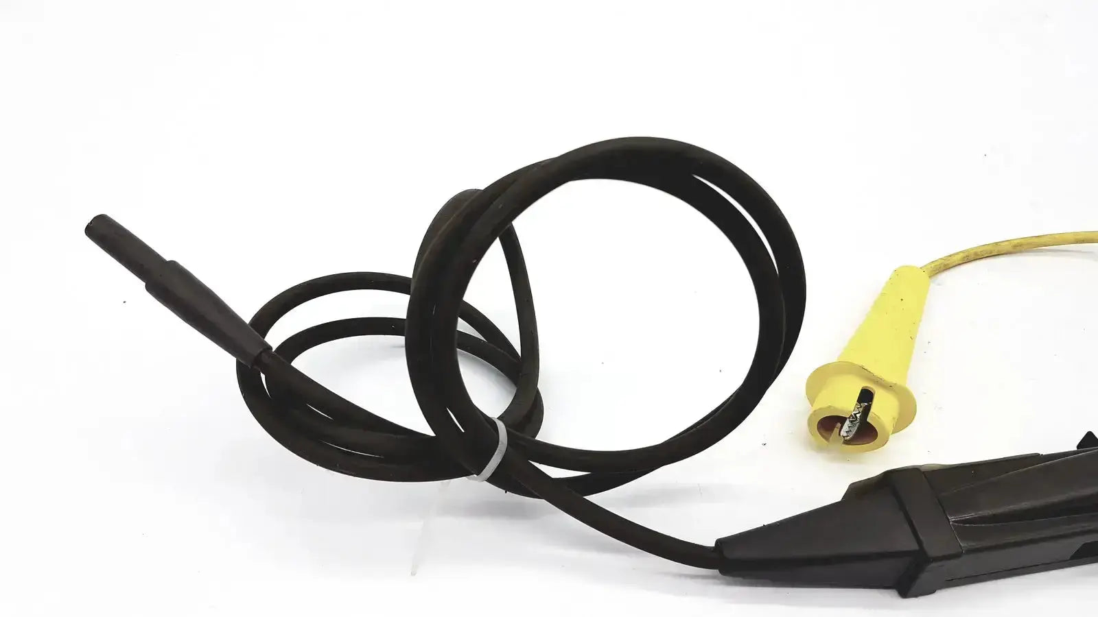 Black insulated test probe with yellow alligator clip for tektronix 3000 volts peak max and 2100 volts rms max product