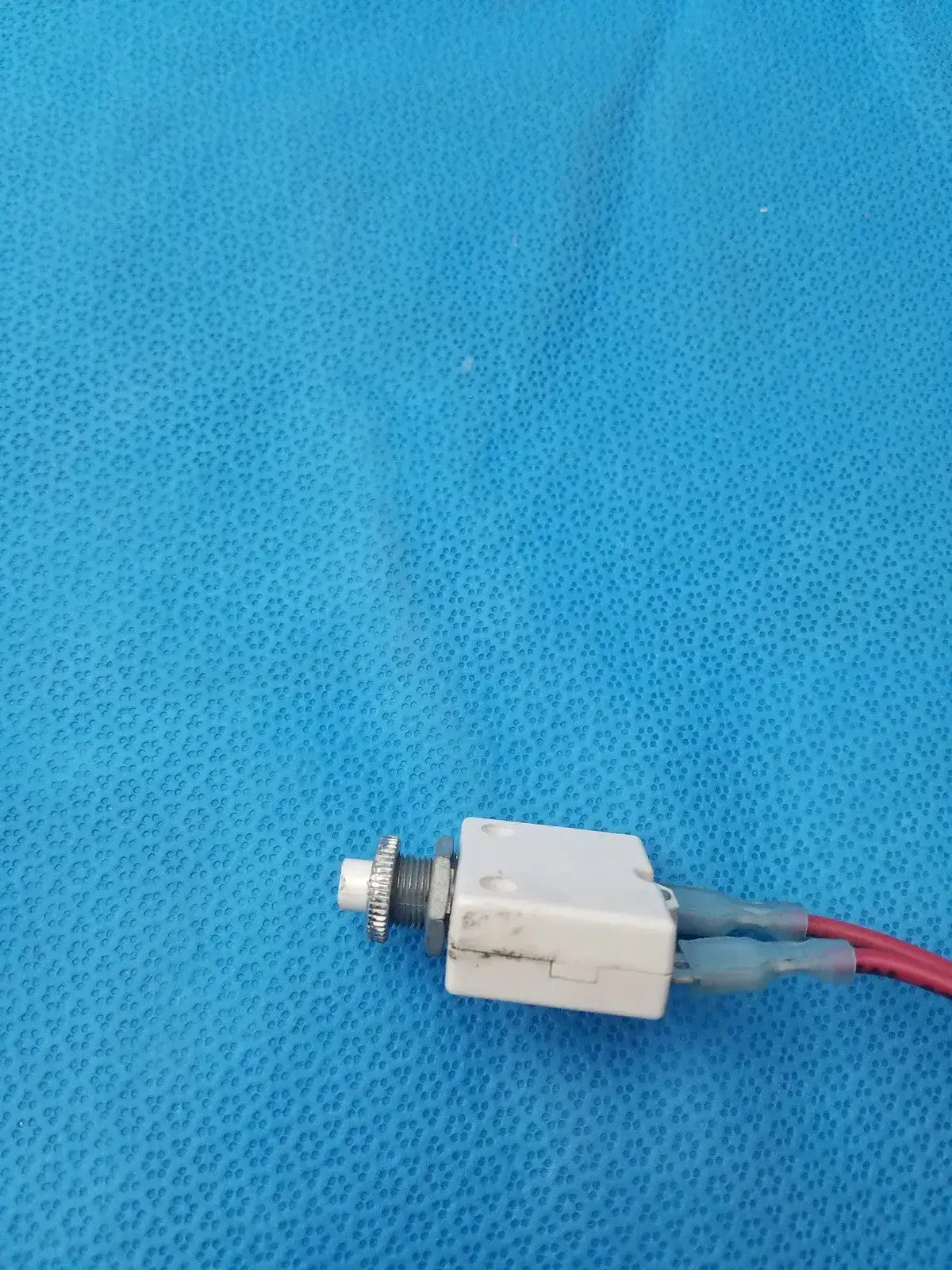 Thermal Circuit Breaker Push Button Reset 20A 250VAC 50VDC Ignition