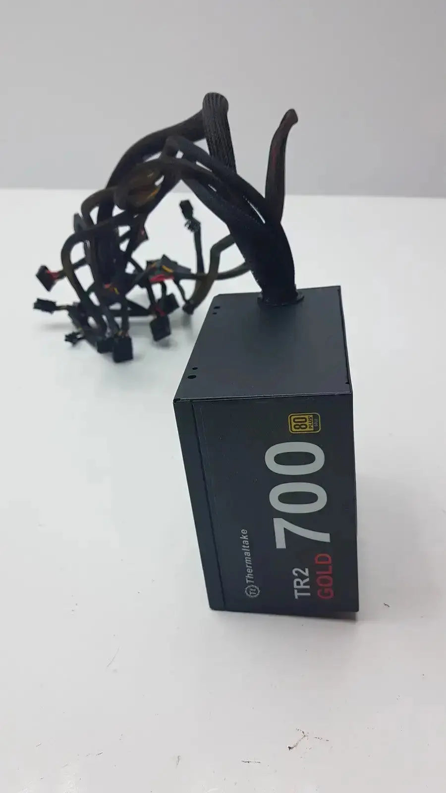 Black thermaltake tr2 700w atx 12v power supply unit with 80 plus gold certification and bundled black cables