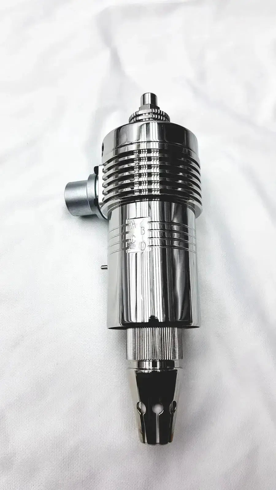 Shiny chrome-plated fisher apci probe with ridged cylindrical body and threaded ends for ltq lcq tsq instruments