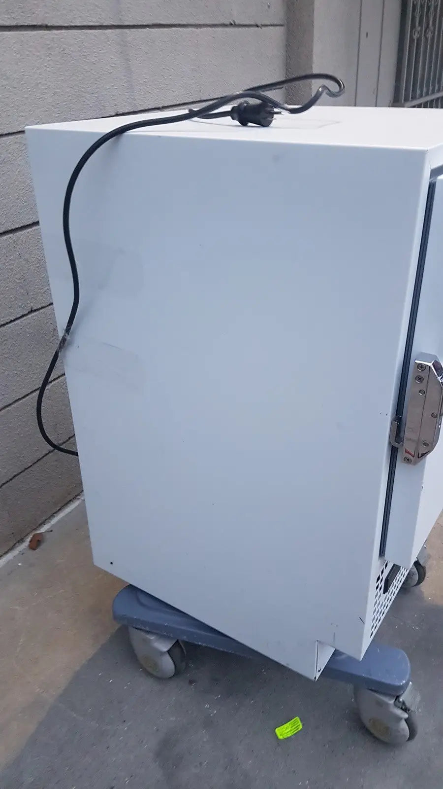 Thermo fisher Scientific MR05 Series Undercounter Lab Refrigerator - Laboratory