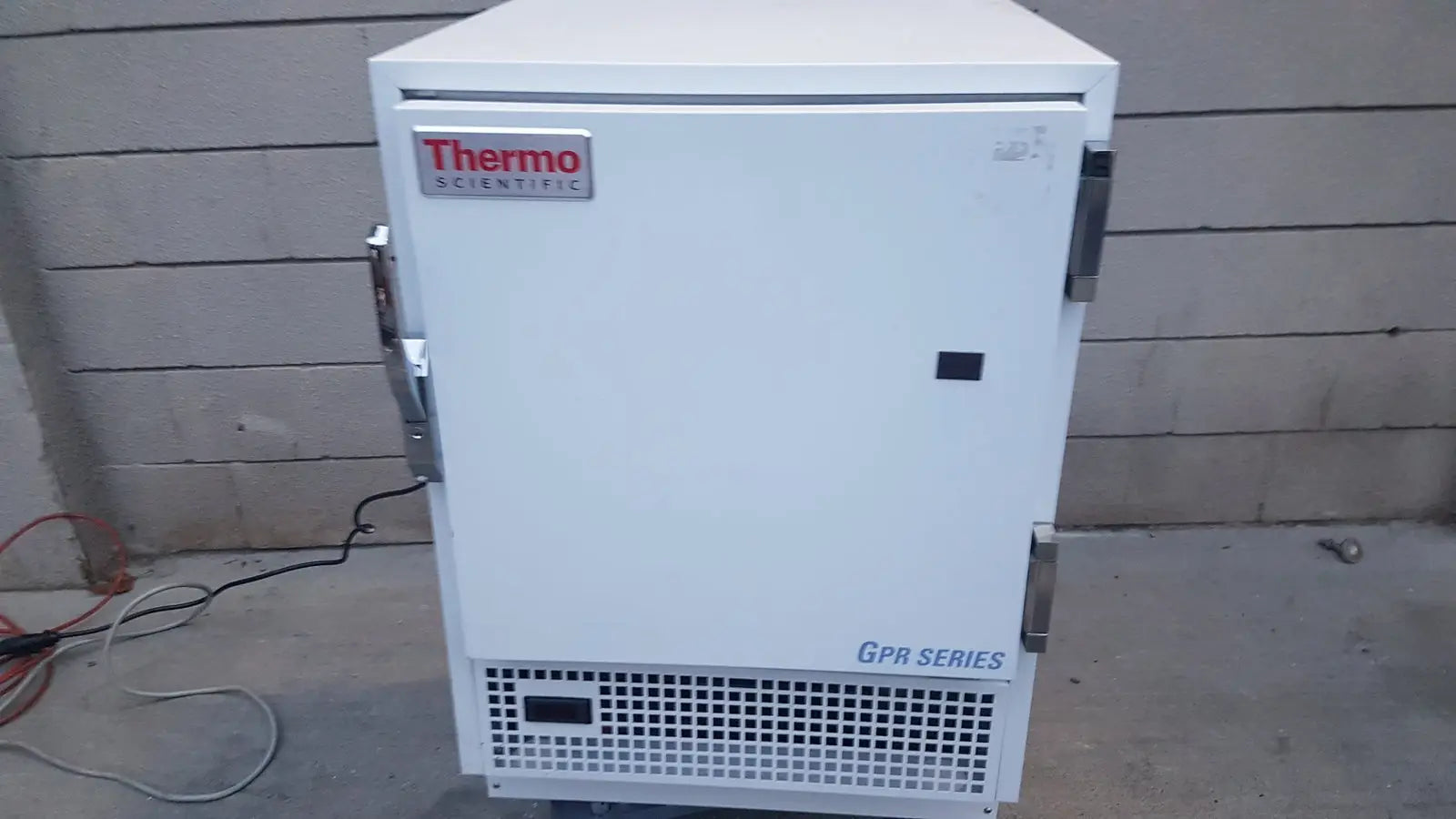 Thermo fisher Scientific MR05 Series Undercounter Lab Refrigerator - Laboratory