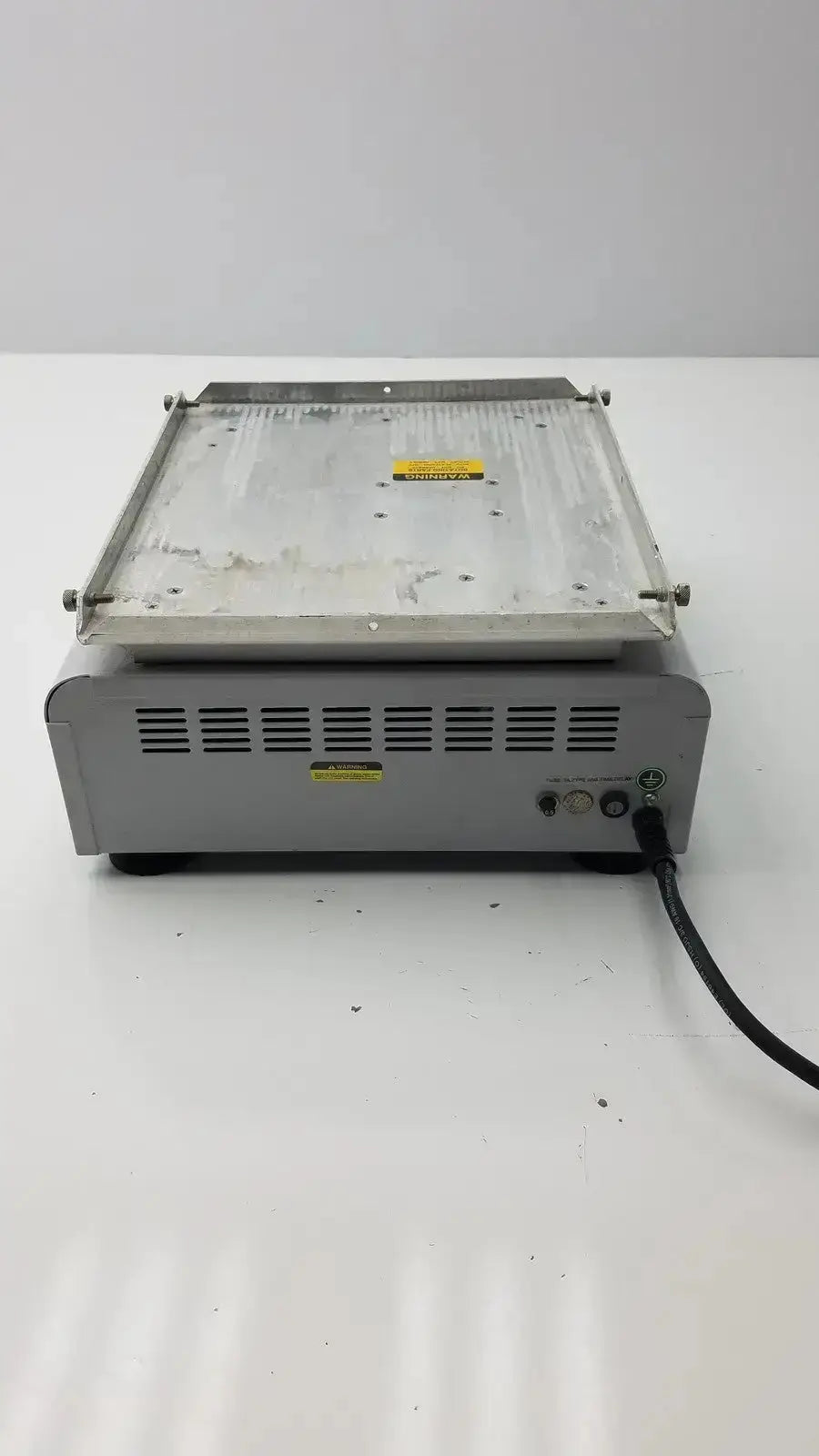 Silver metallic thermo scientific maxq 2500 orbital reciprocating shaker with flat heating surface and ventilation slits