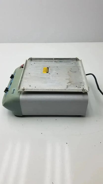 Gray and green thermo scientific maxq 2500 orbital reciprocating shaker with metallic heating surface hot plate