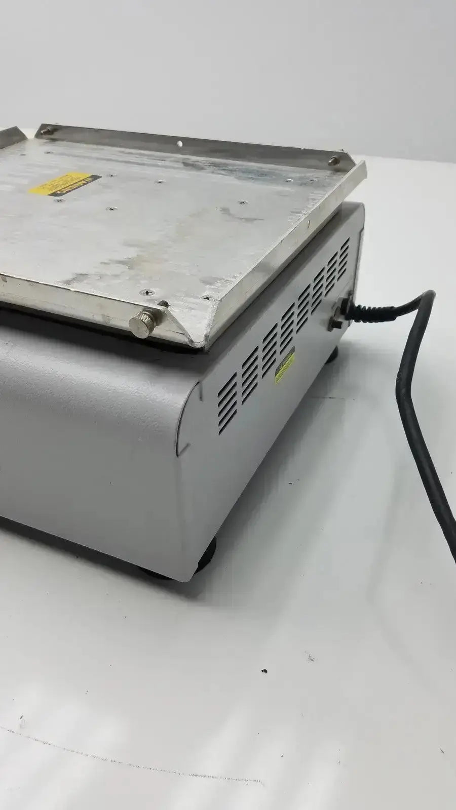 Silver stainless steel electric griddle with flat surface and side ventilation slots for thermo scientific maxq orbital reciprocating shaker