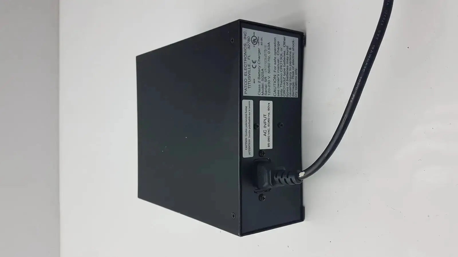 Black rectangular thermo scientific miran sapphire charger model 5025a with coiled cable and labeled specifications on side panel