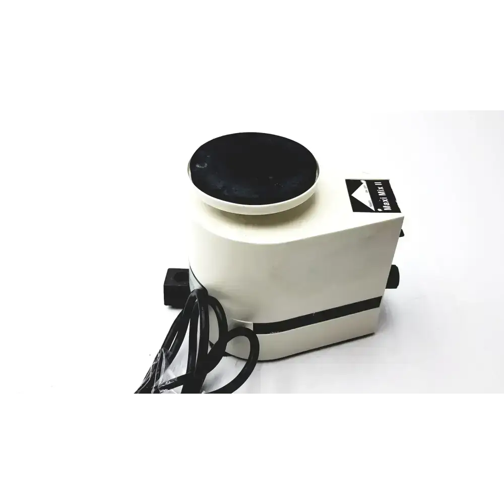 Thermolyne Maxi Mix II Type 37600 Mixer shaking - Laboratory