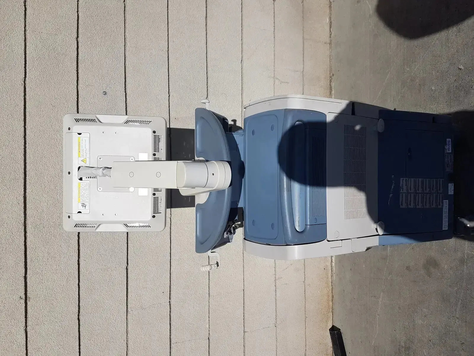 Blue and gray toshiba xario xg ssa-660a diagnostic ultrasound machine with mounted monitor for medical imaging
