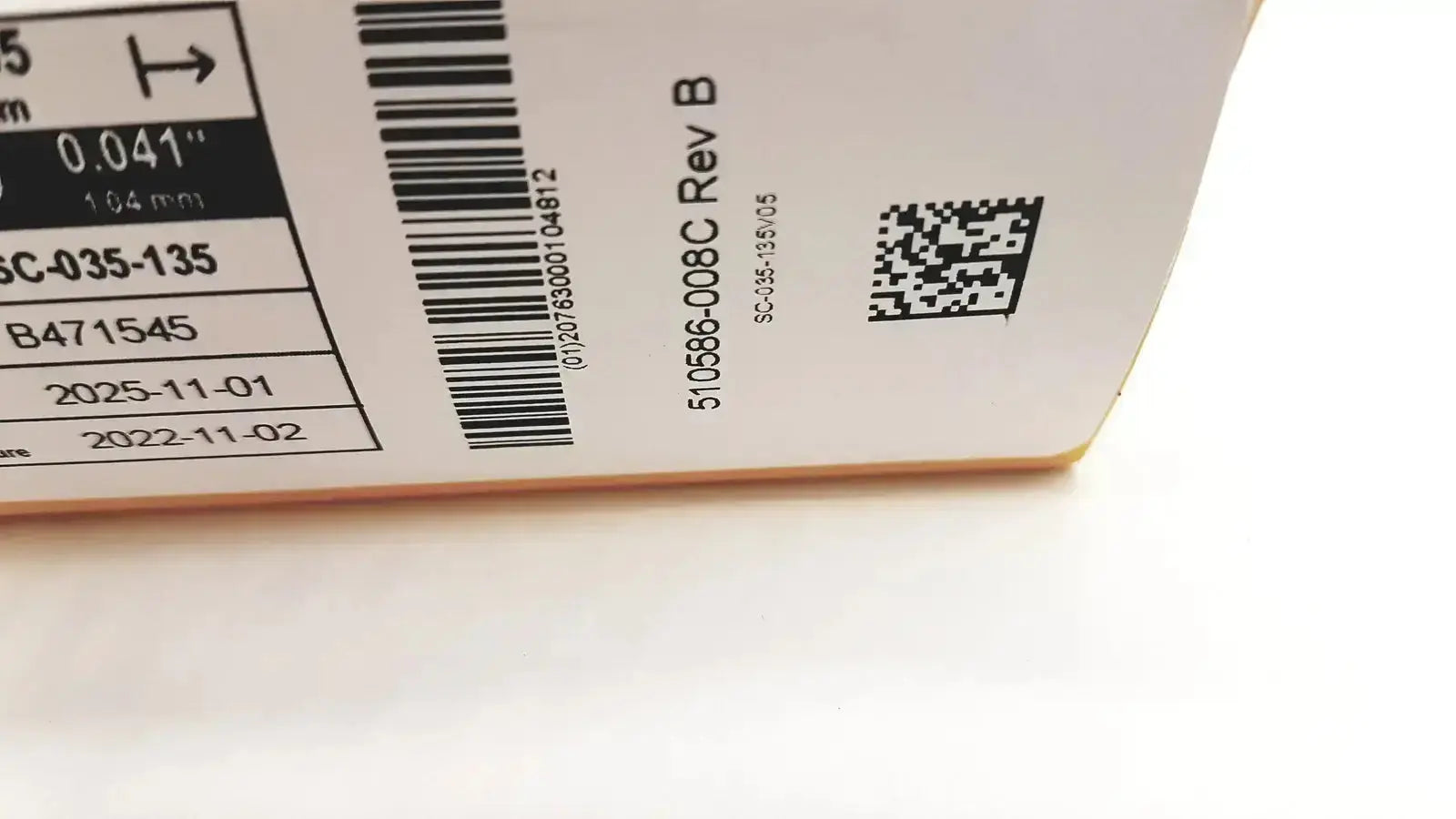 White cardboard box of trailblazer support catheter 5fr ev3 ref with black printed labels barcode and qr code