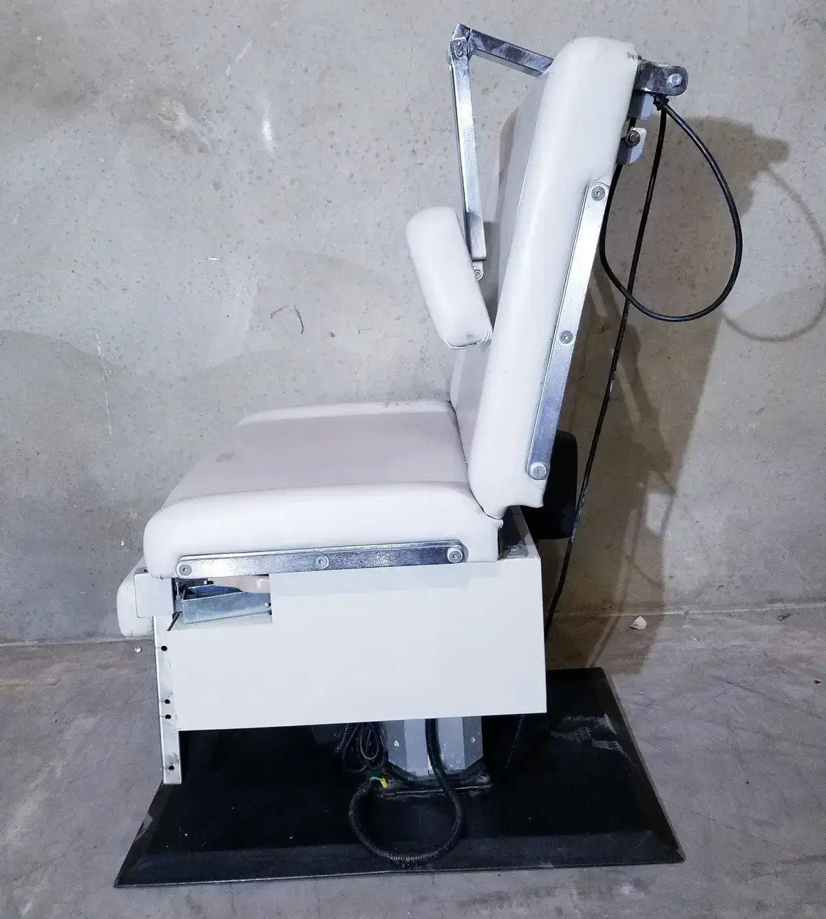 UMF 5020 Economy Power Procedure Chair Hand Control