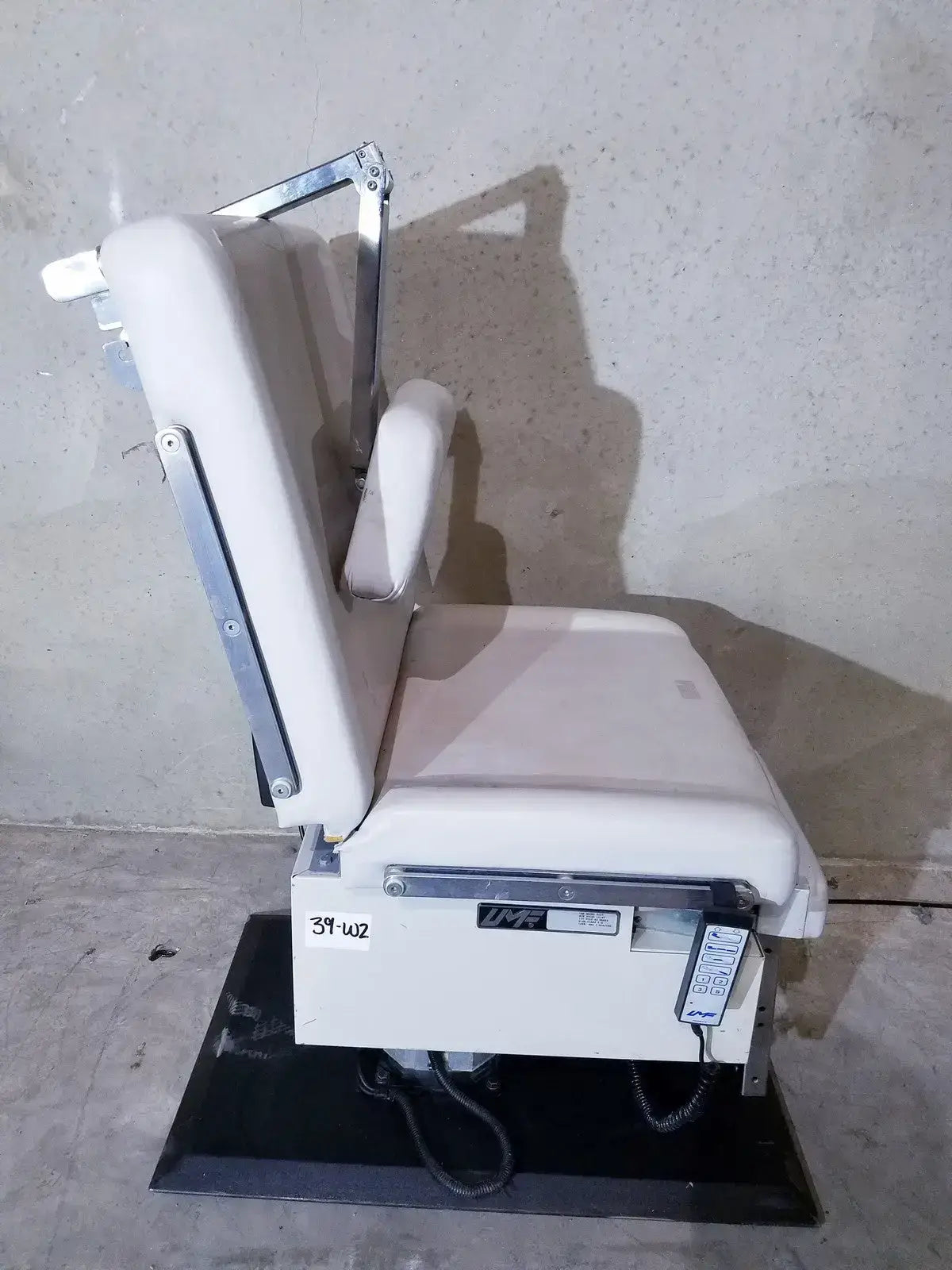 UMF 5020 Economy Power Procedure Chair Hand Control