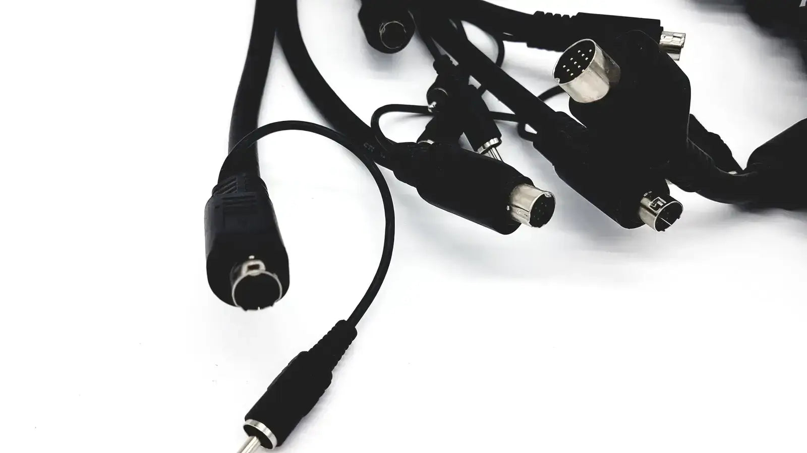 Unbranded Lot of Black Link Cables or Stereo Remote Adapter - & Adapters