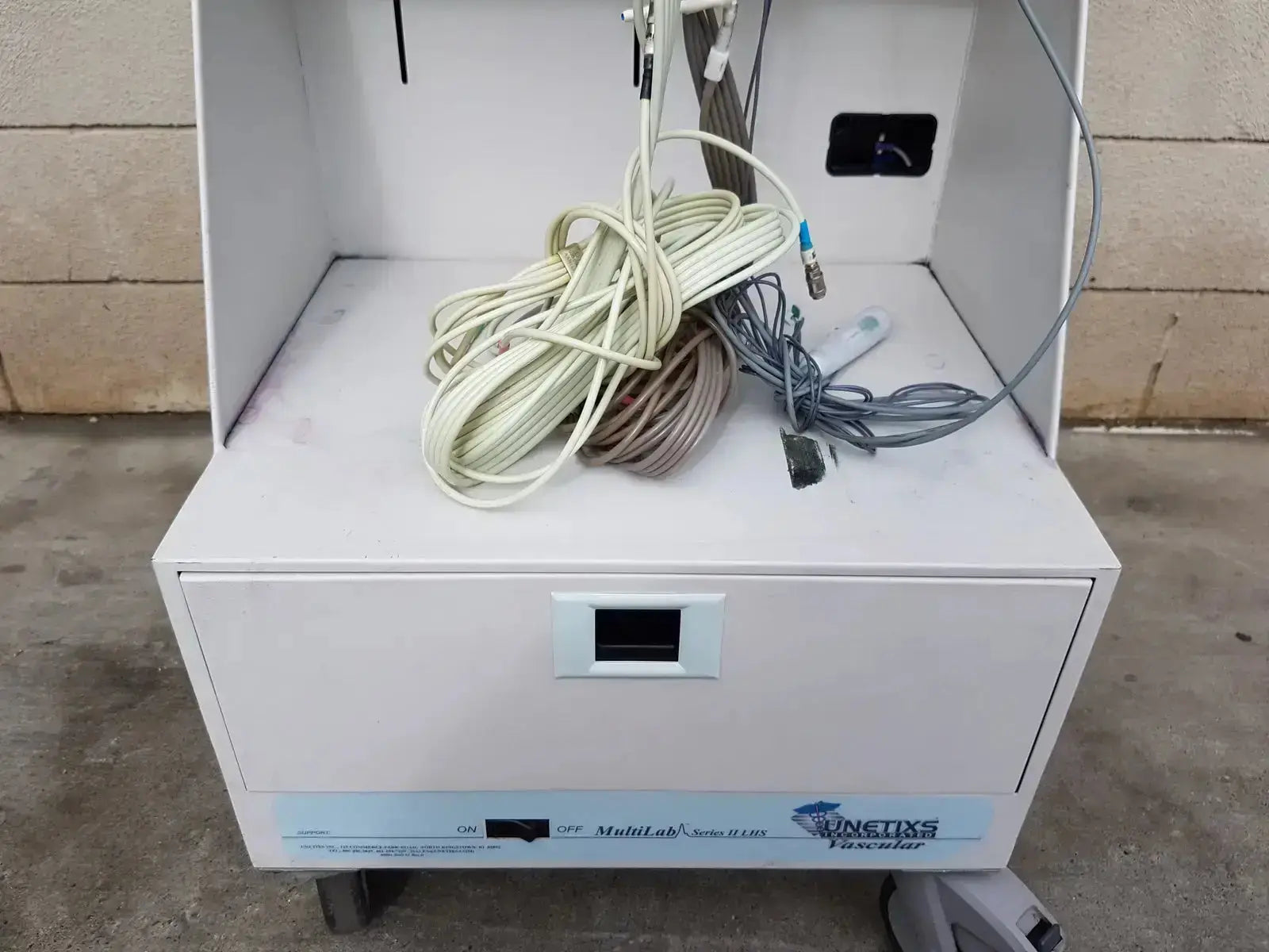 White multilab series ii lhs vascular cart with drawer and on off switch designed for medical use