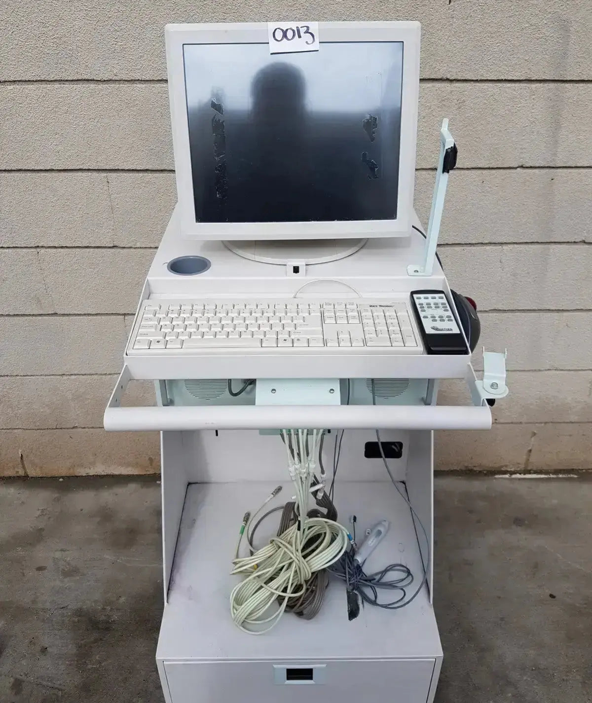 White multilab series ii lhs vascular cart with integrated monitor keyboard and drawer for desktop use