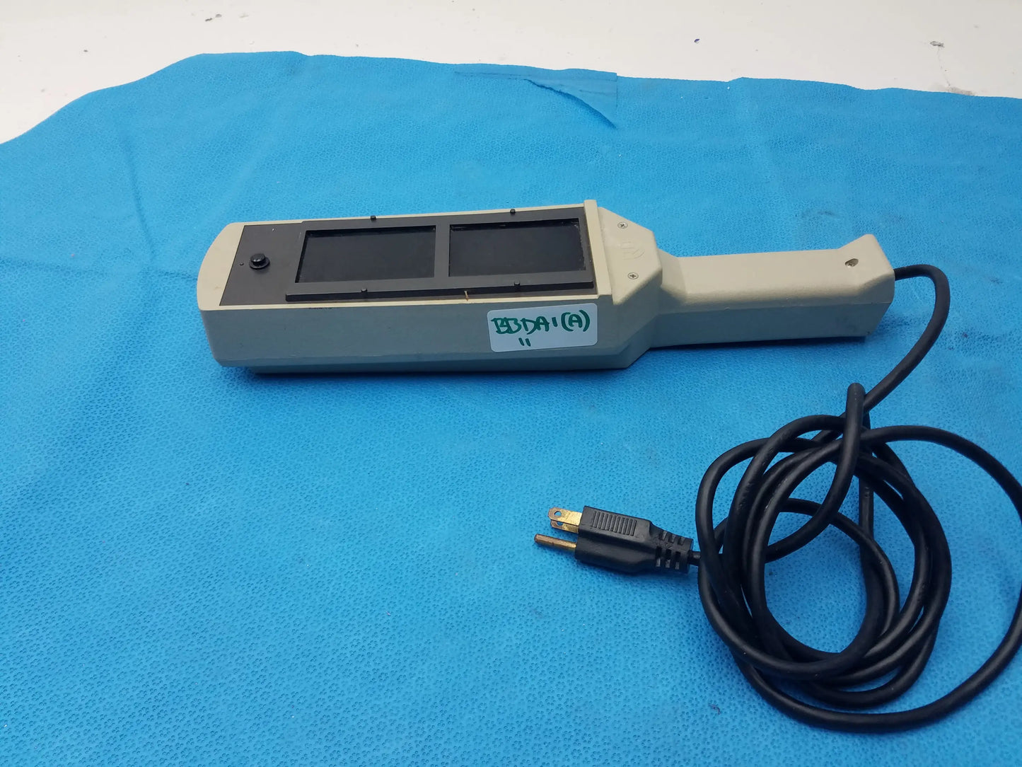 UVP UVM-57 Handheld Mineralight Lamp