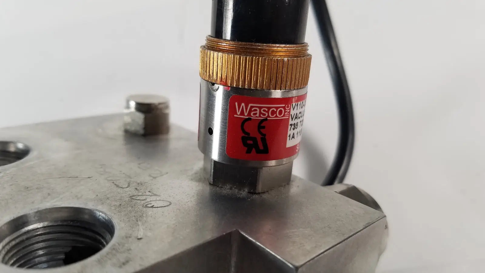 Vacuum Switch 735 Torr OP Increasing V110,31W2B-X/1279 With Base