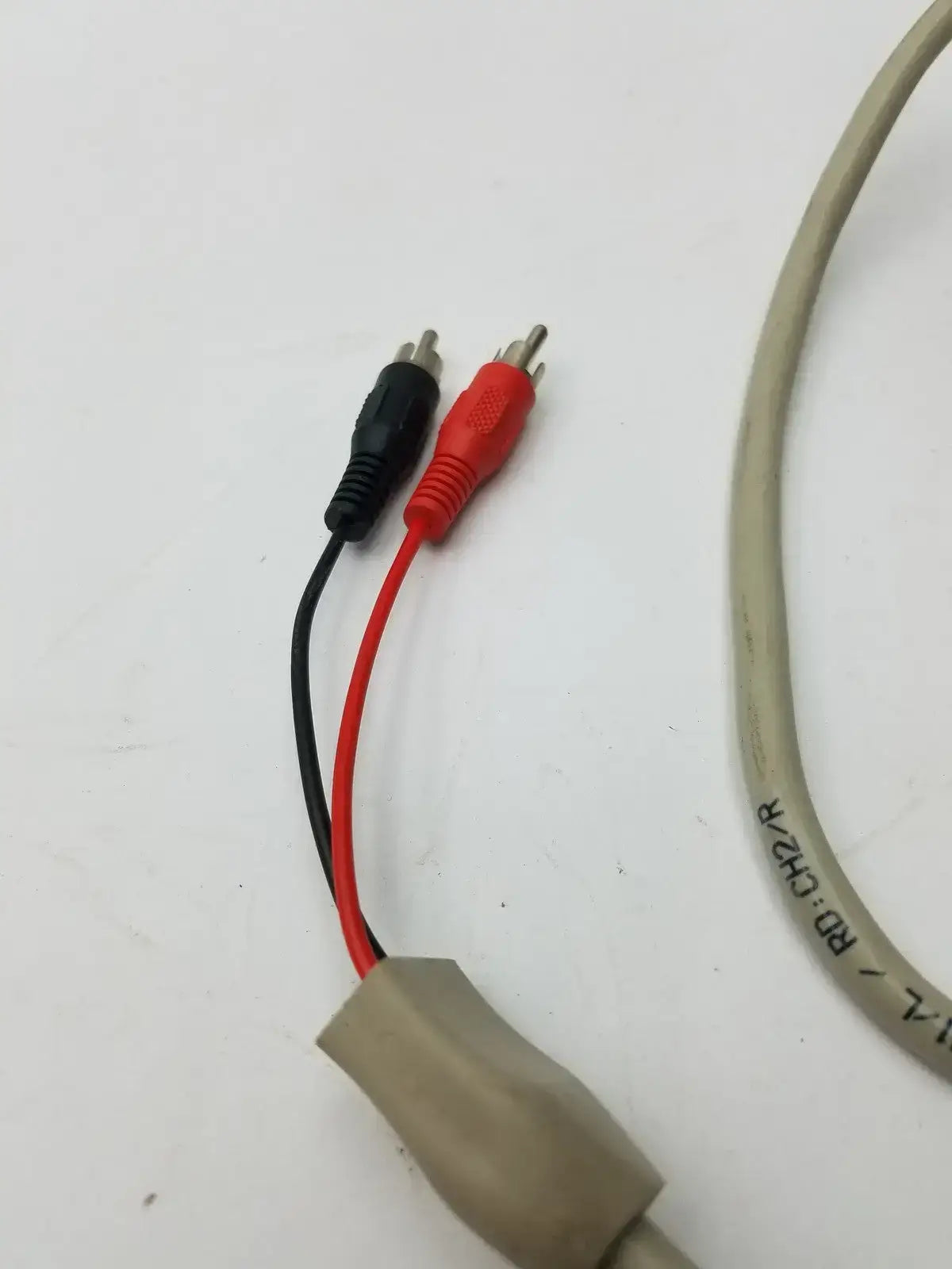 VCR BK CH1/L RD: CH2/R 2 Sided Black and Red Battery Pin Cable