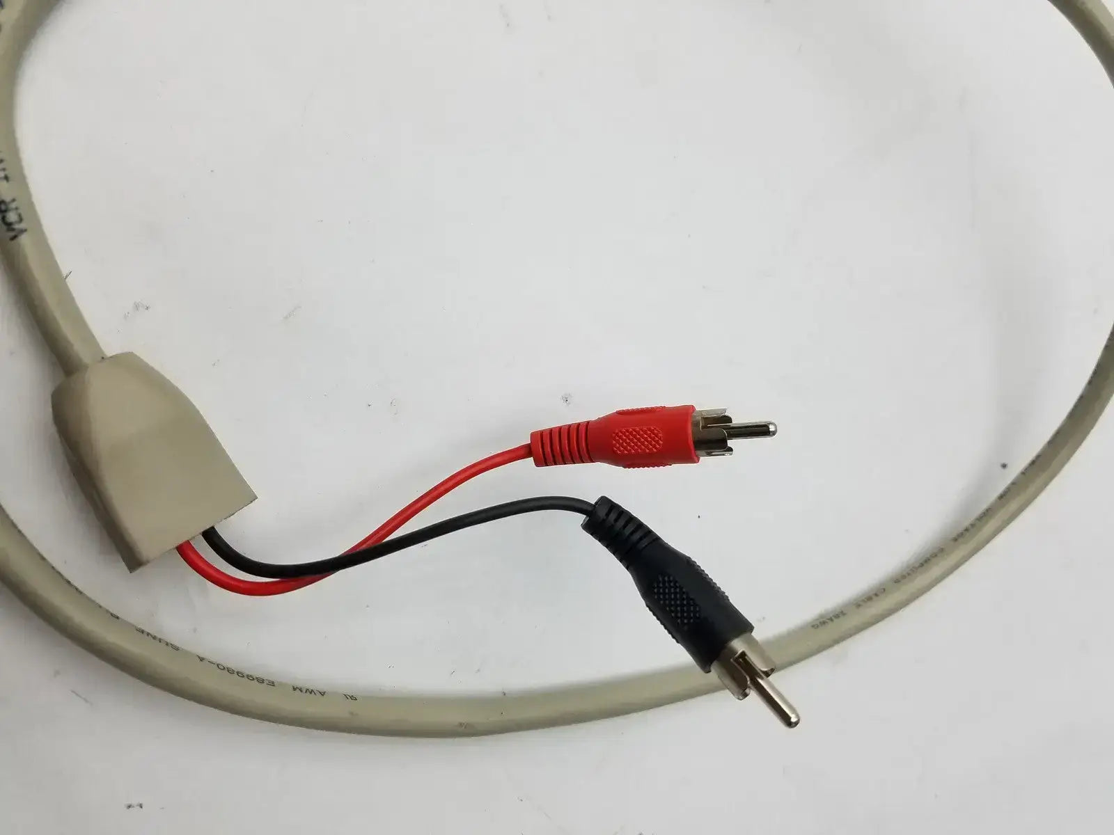 VCR BK CH1/L RD: CH2/R 2 Sided Black and Red Battery Pin Cable