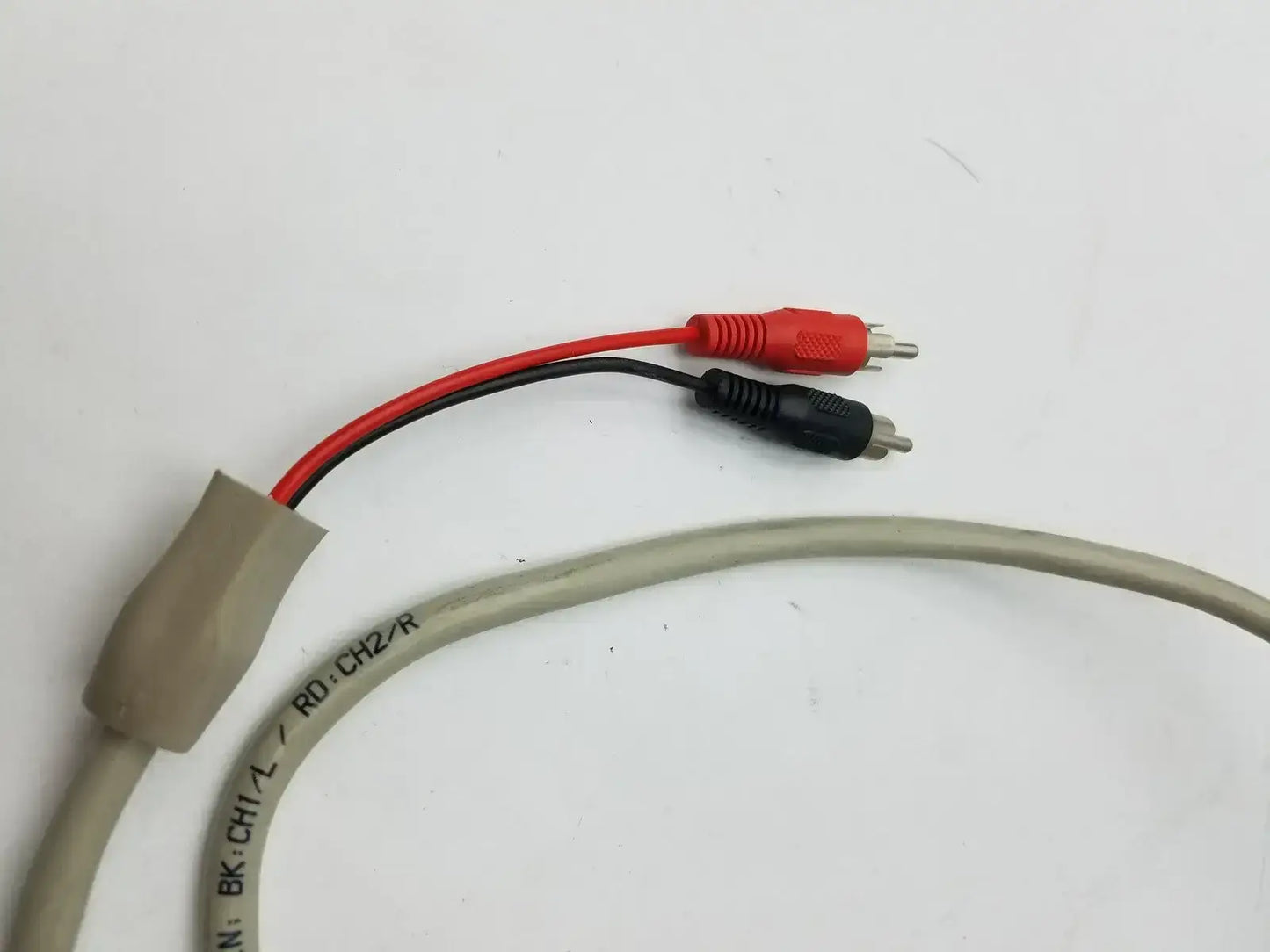 VCR BK CH1/L RD: CH2/R 2 Sided Black and Red Battery Pin Cable