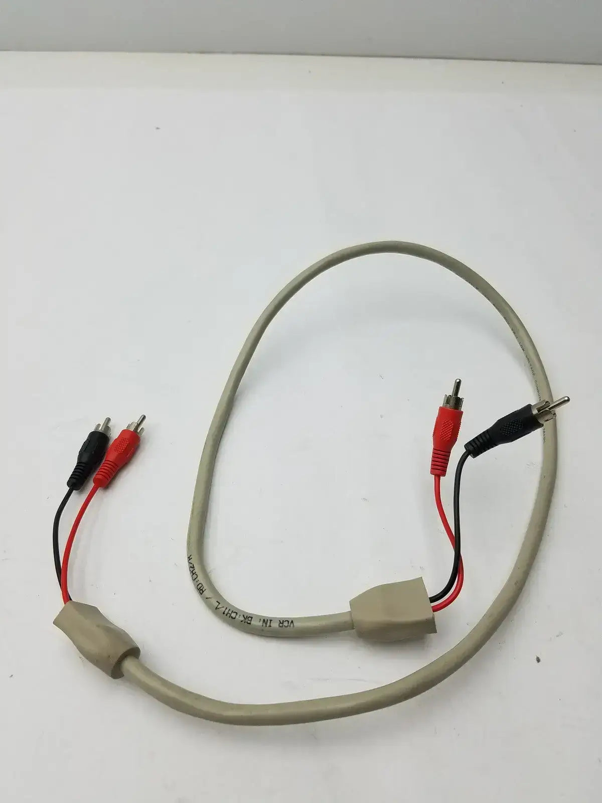 VCR BK CH1/L RD: CH2/R 2 Sided Black and Red Battery Pin Cable