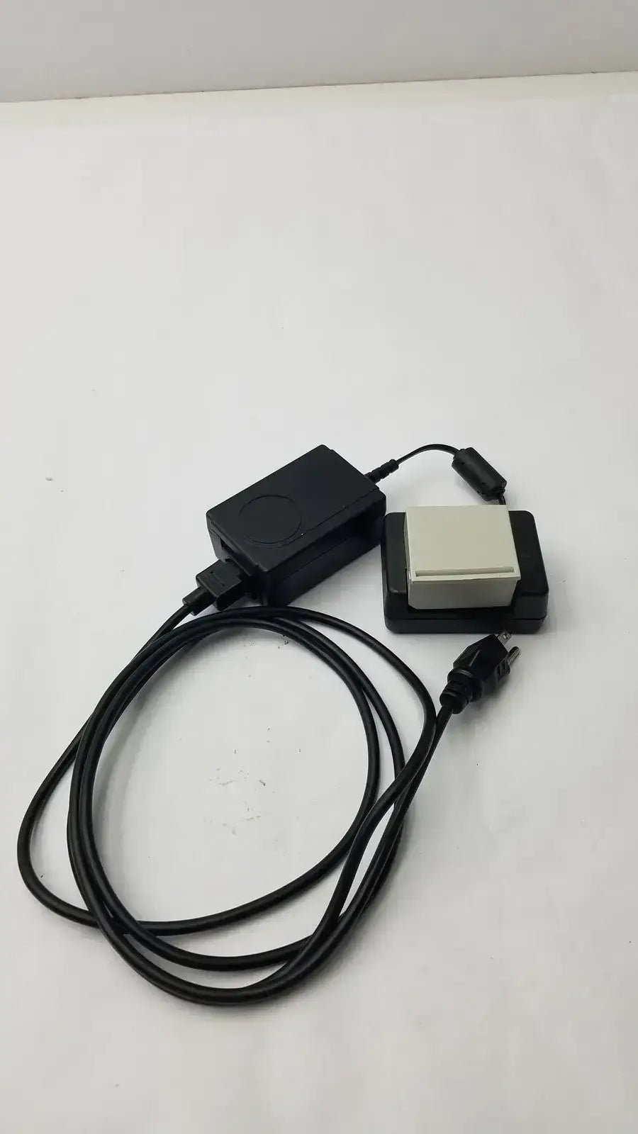 Verathon BladderScan BVI 3000 Battery 0400-0039 & Charger 0400-0036 - Medical Equipment Accessory
