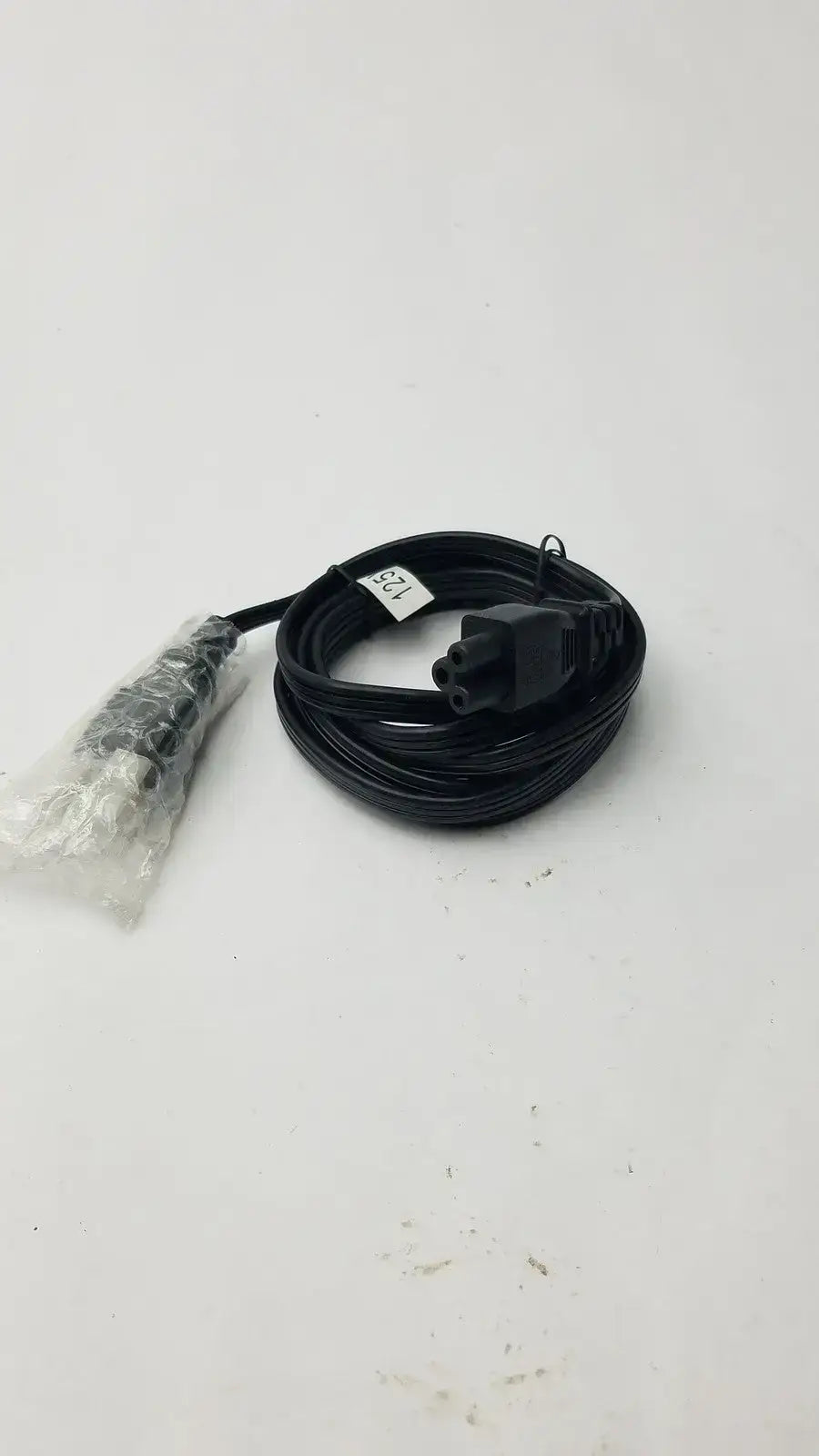 Volex Power Adpater Cord NEMA 5-15P IEC C5 25AC5 - Adapter
