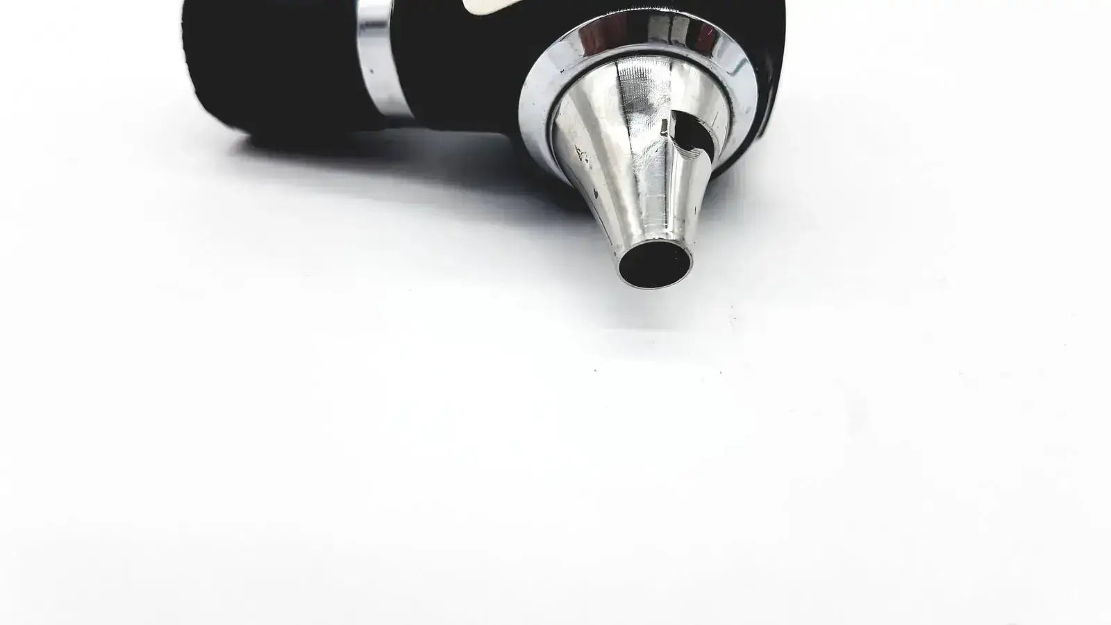 Welch allyn 25020 3.5v black and silver otoscope ophthalmoscope head with metallic tapered tip for medical use