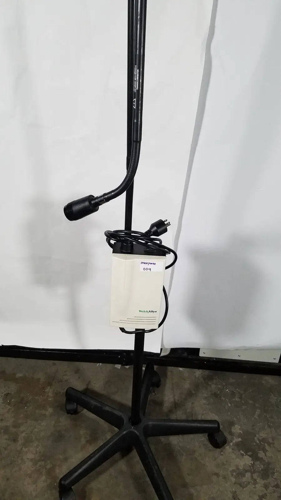 Welch Allyn 48740 Fiber Optic Medical Examination Light With Rolling Stand