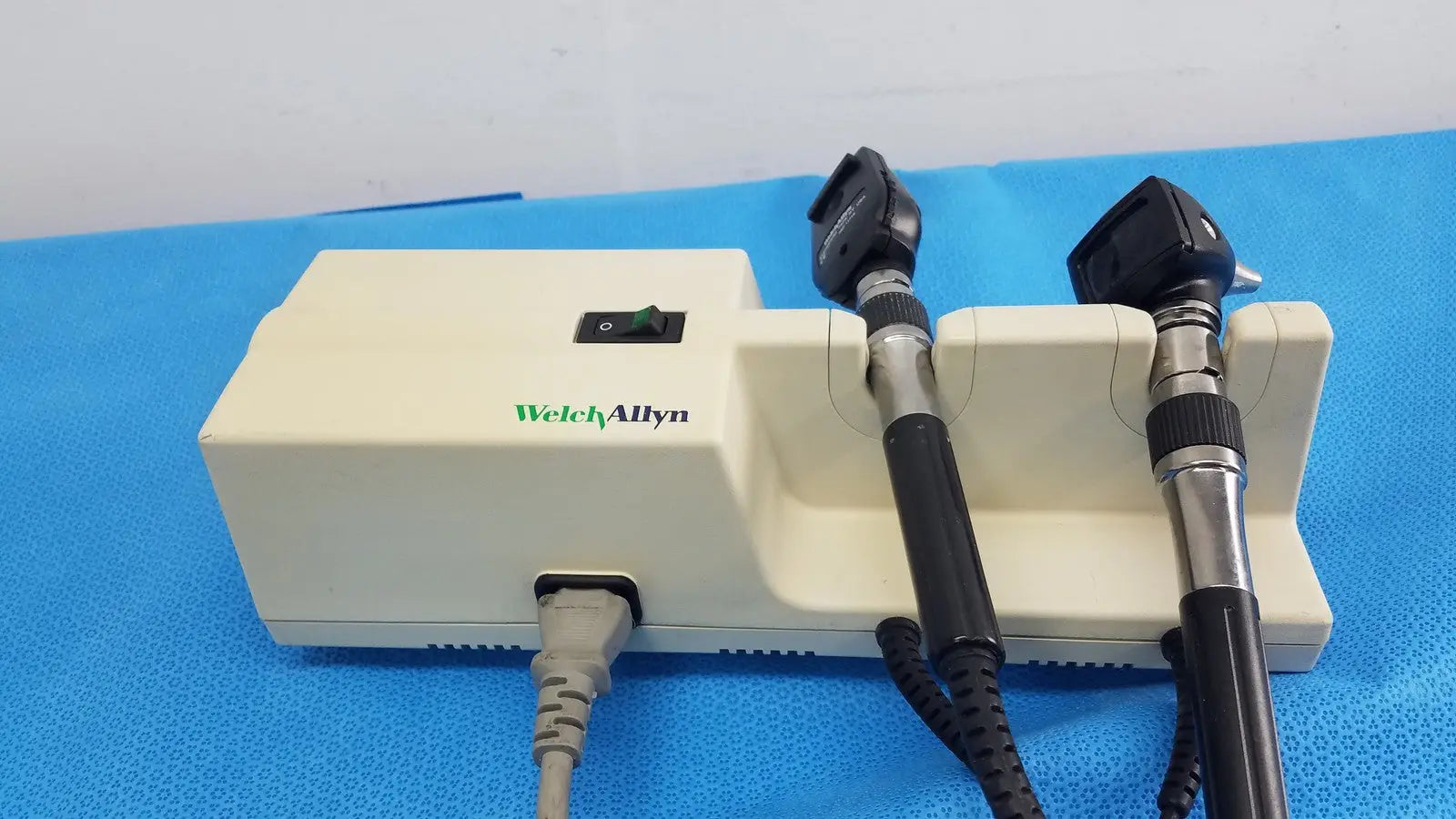 Welch Allyn 767 Series Wall Transformer with 11710 Ophthalmoscope & Otoscope