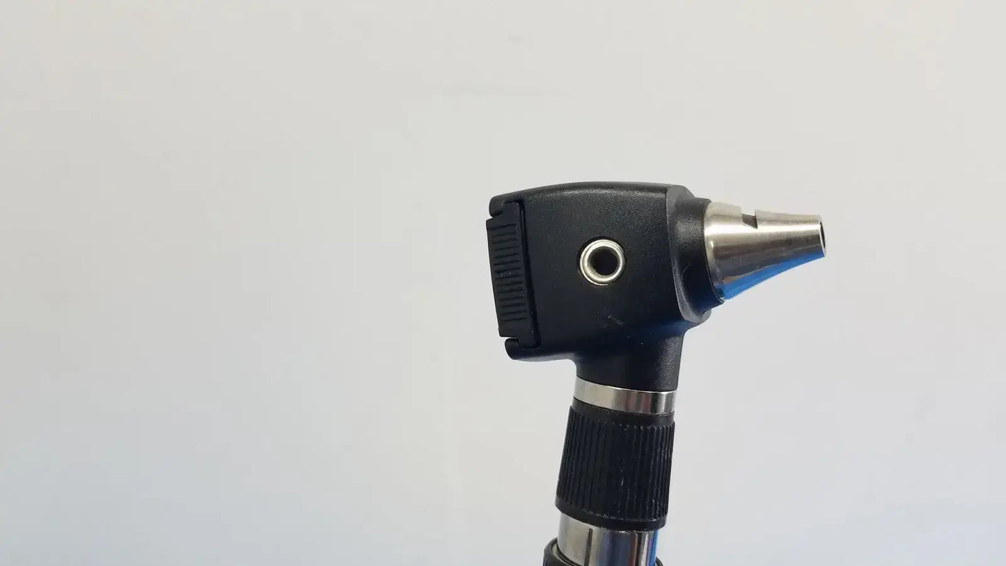 Welch Allyn 767 Series Wall Transformer with 11720 Ophthalmoscope & Otoscope