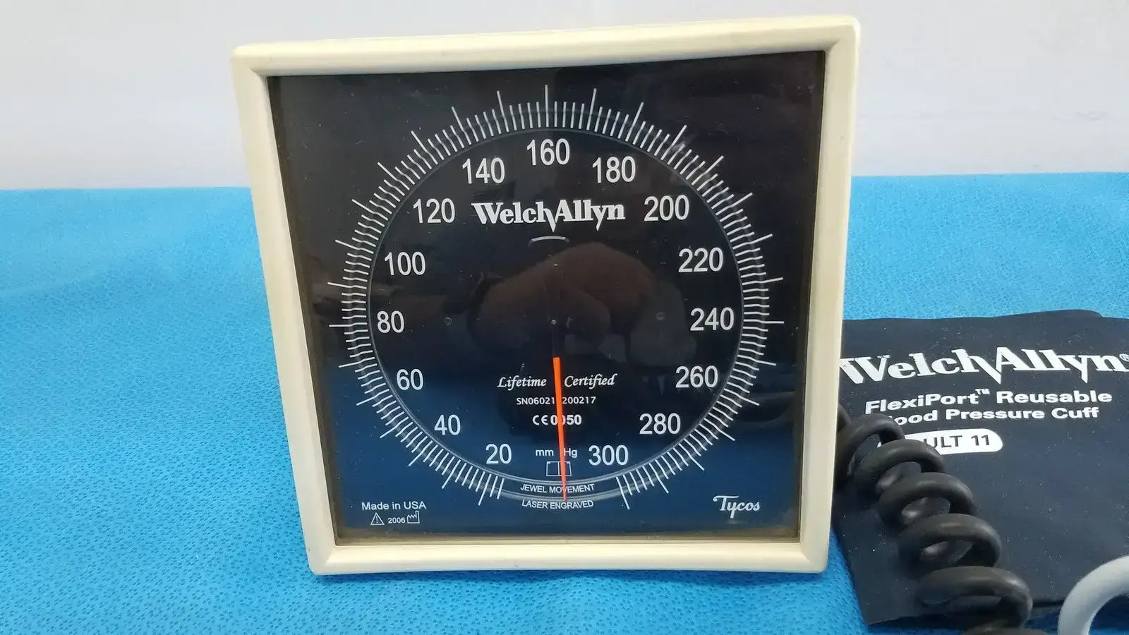 Welch Allyn Blood Pressure Monitor Kit Desk Aneroid Sphygmomanometer Adult Cuff