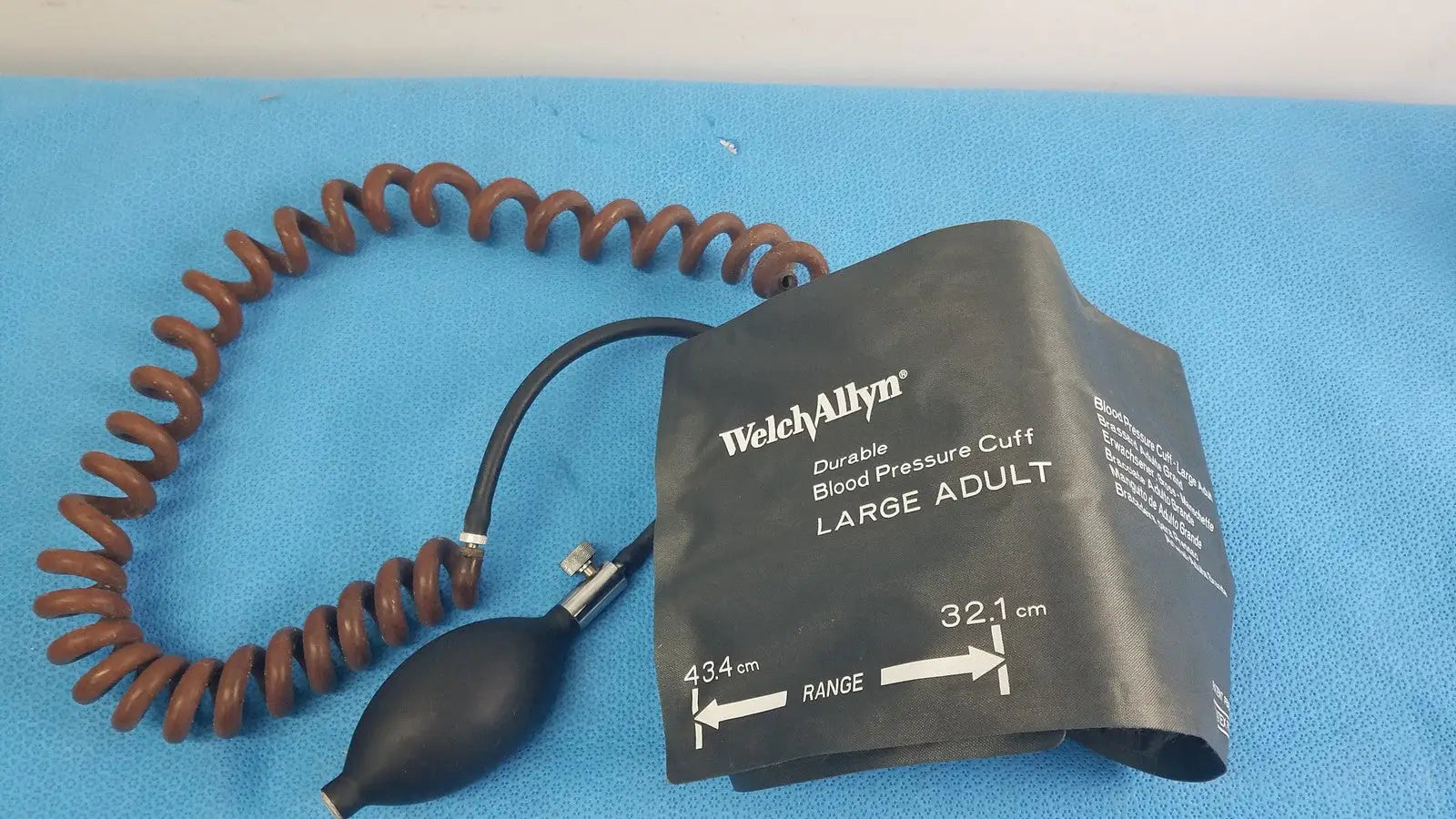 Welch Allyn Durable  Blood Pressure Cuff Large Adult 43.4cm 32.1cm
