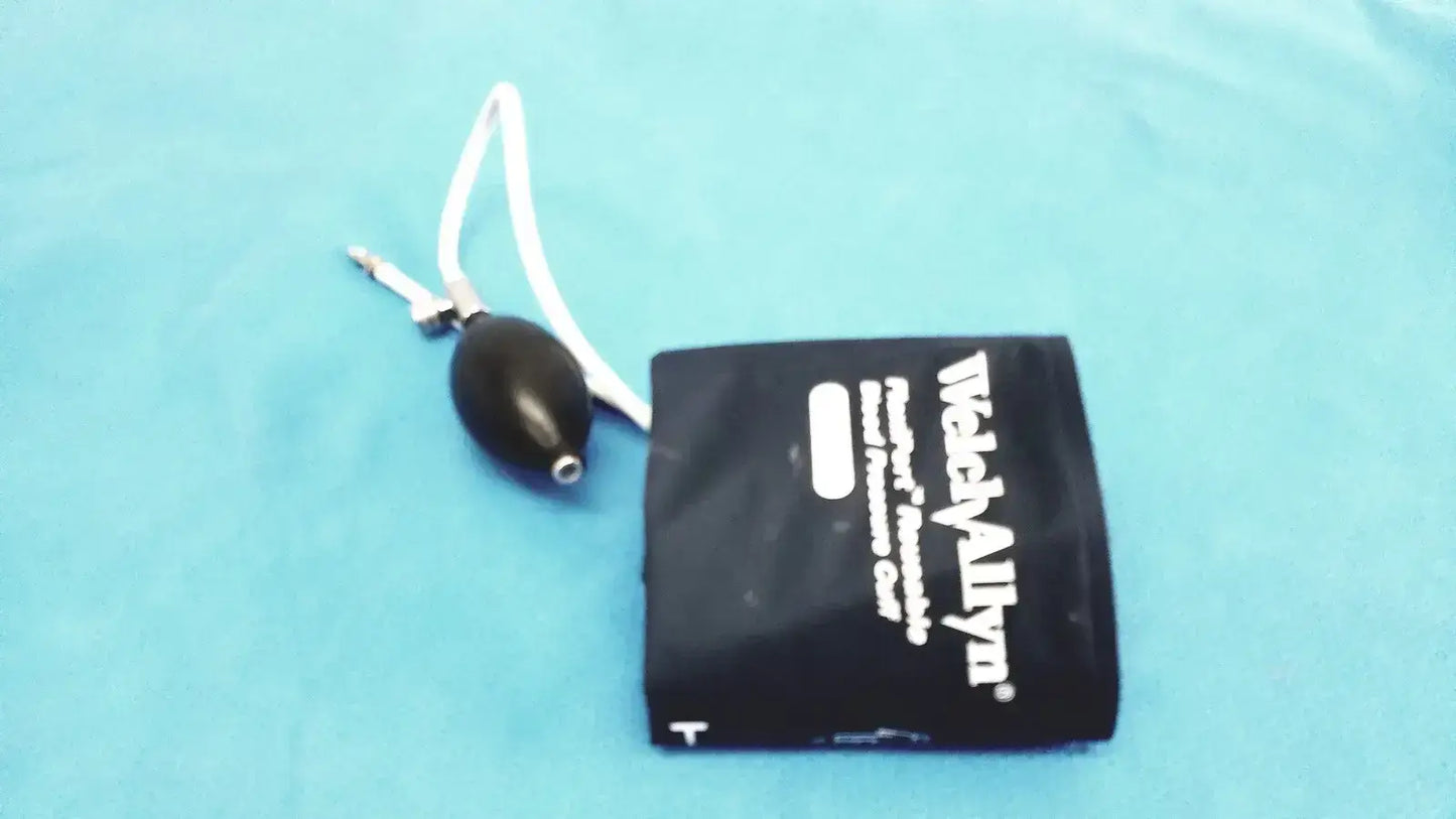 Welch Allyn FlexiPort Adult 11 Blood Pressure Cuff - 25cm 35cm w/ Inflation Bulb