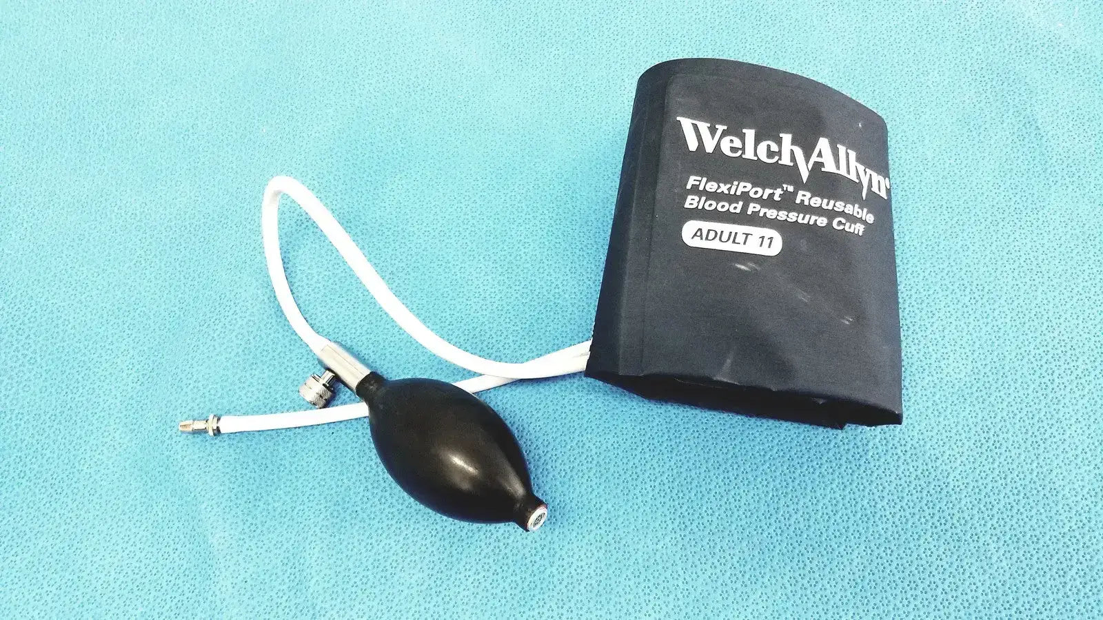 Welch Allyn FlexiPort Adult 11 Blood Pressure Cuff - 25cm 35cm w/ Inflation Bulb