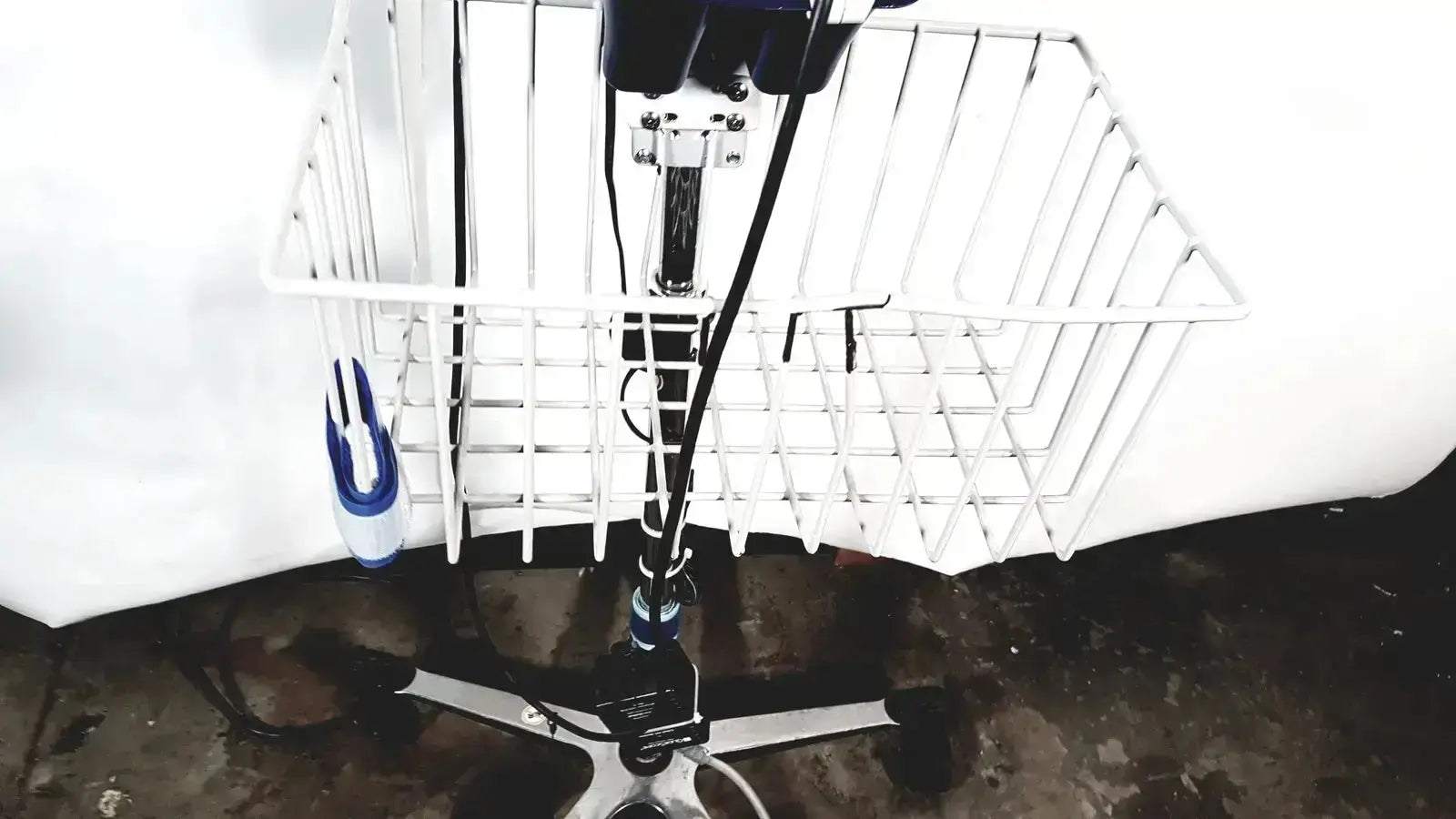 White wire basket mounted on cart and stand of welch allyn glidescope cobalt avl monitor 0570-0304