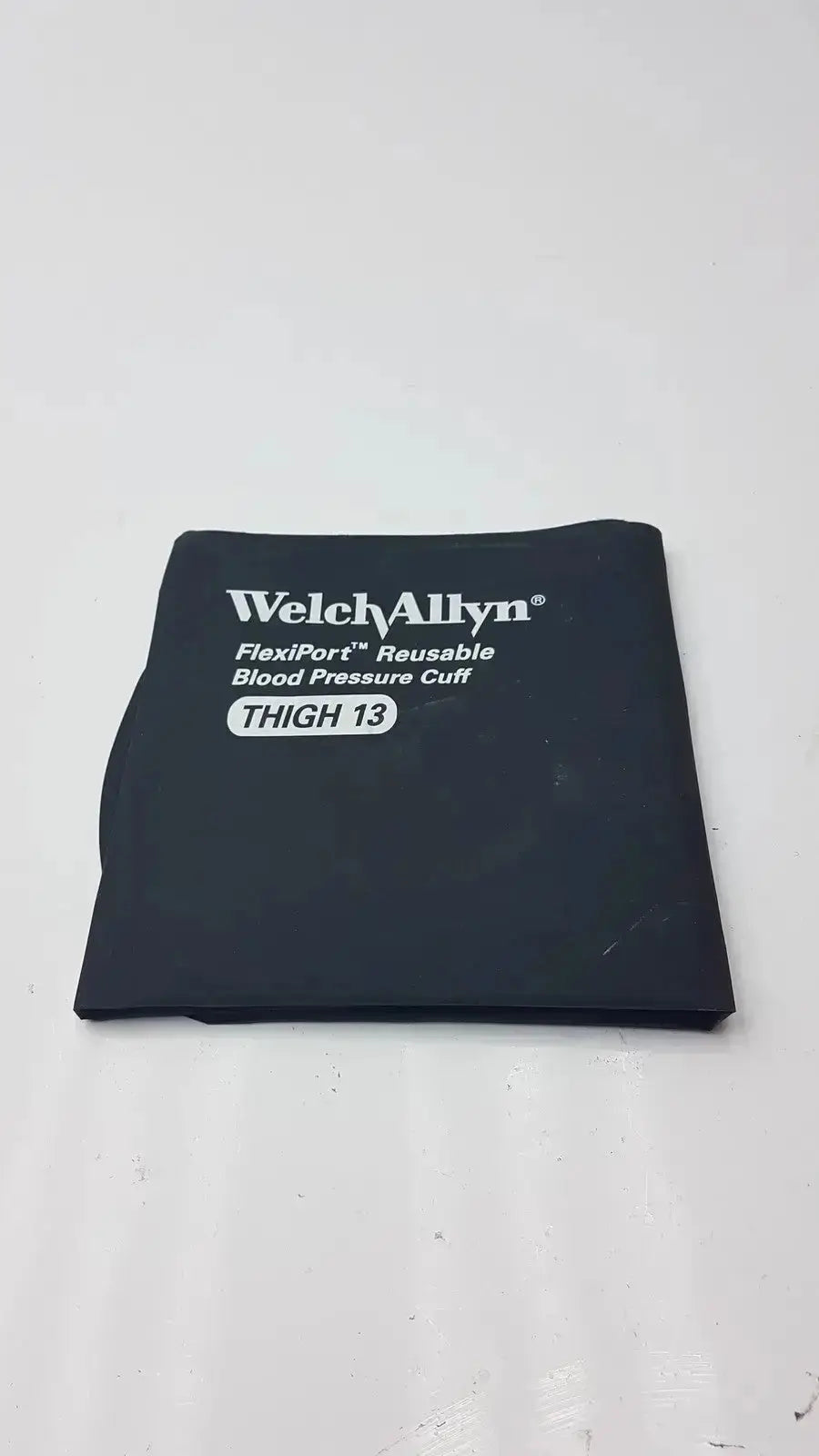 Black Welch Allyn FlexiPort reusable blood pressure cuff size thigh 13 for 40-55cm arm circumference