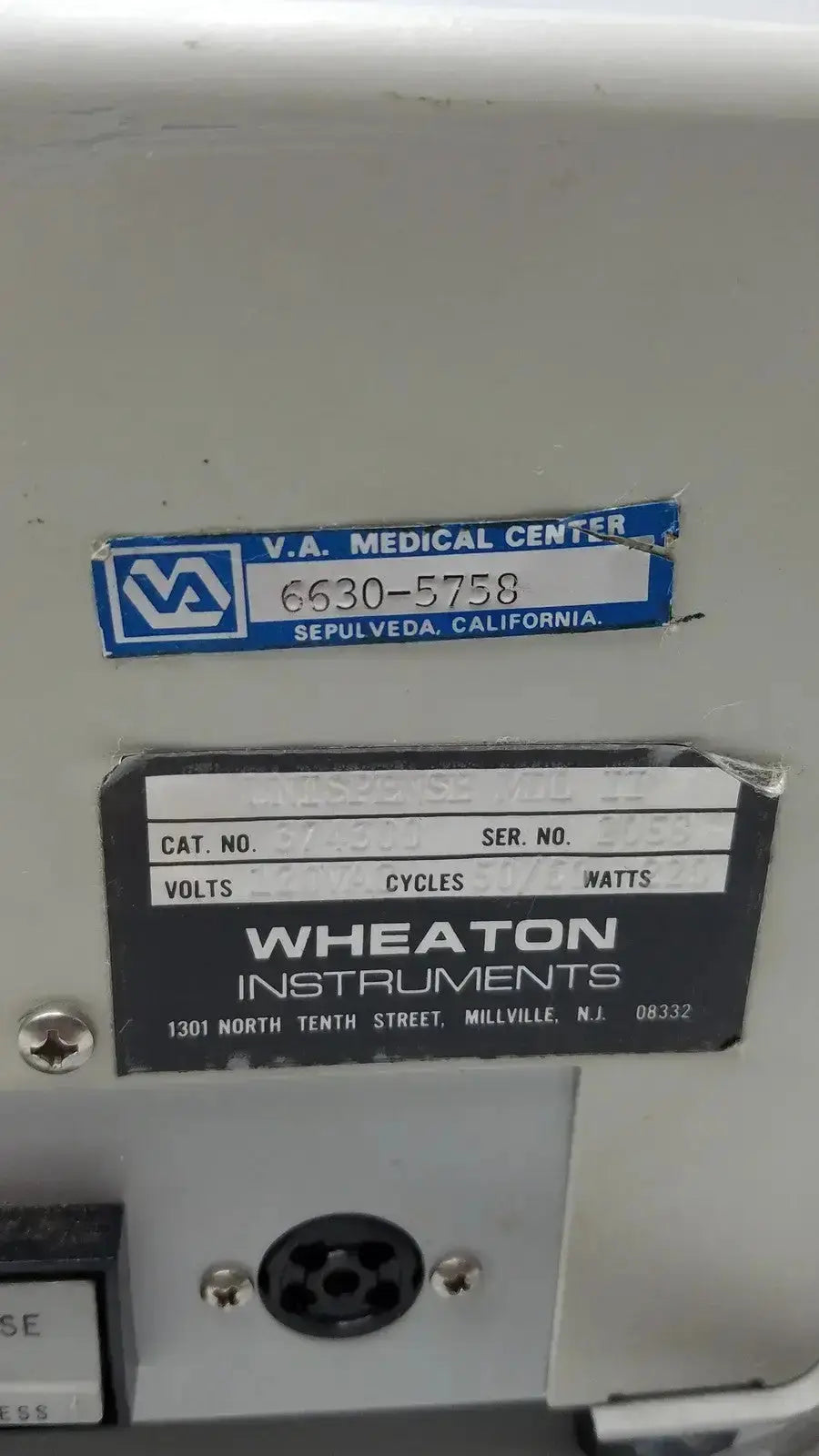 White wheaton unispense ii dose counter medical device with blue and white label from v.a cat no 374300 g-bbdd4-14u
