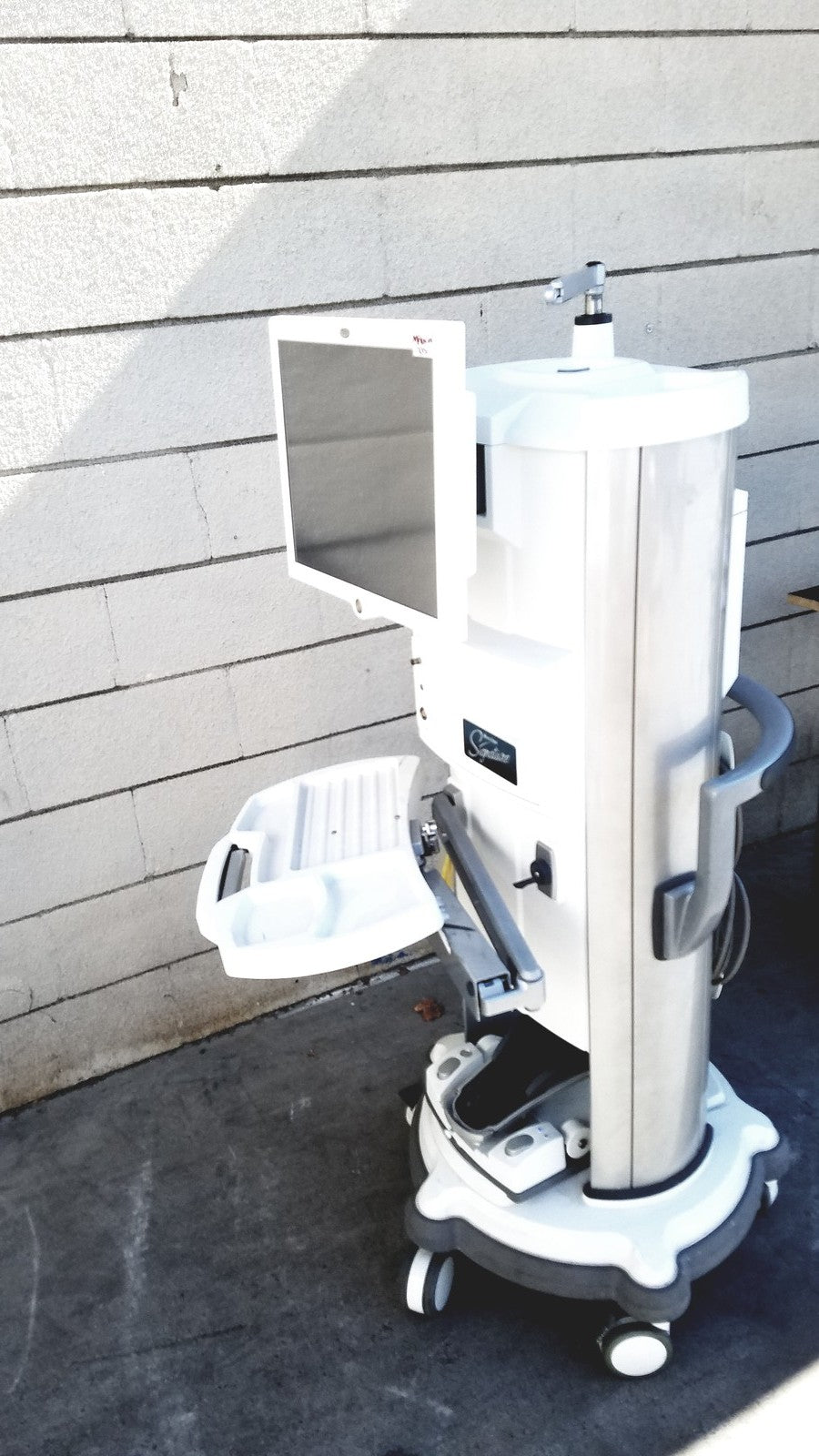 Whitestar Signature Phacoemulsifier with Footswitch