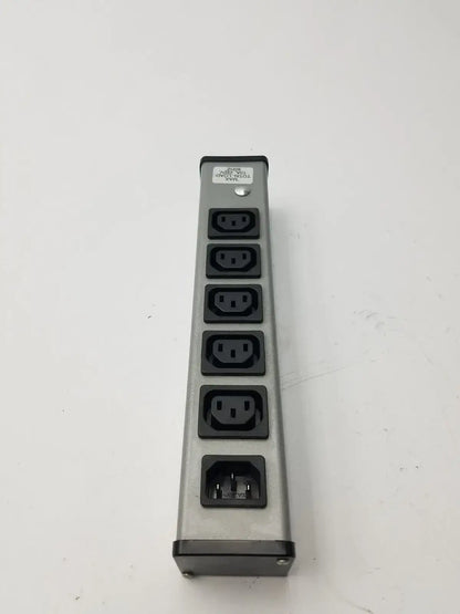 Wiremold Plug In Outlet Center IEC5 50/60 Hz 10A 250V - Power Distribution Unit